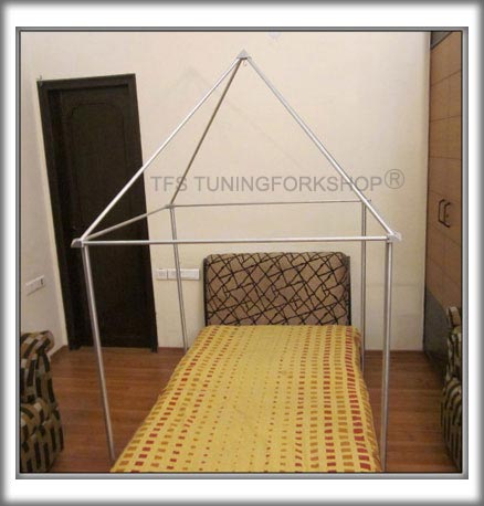 4 feet pyramid with tubes and connectors with 4 feet stands